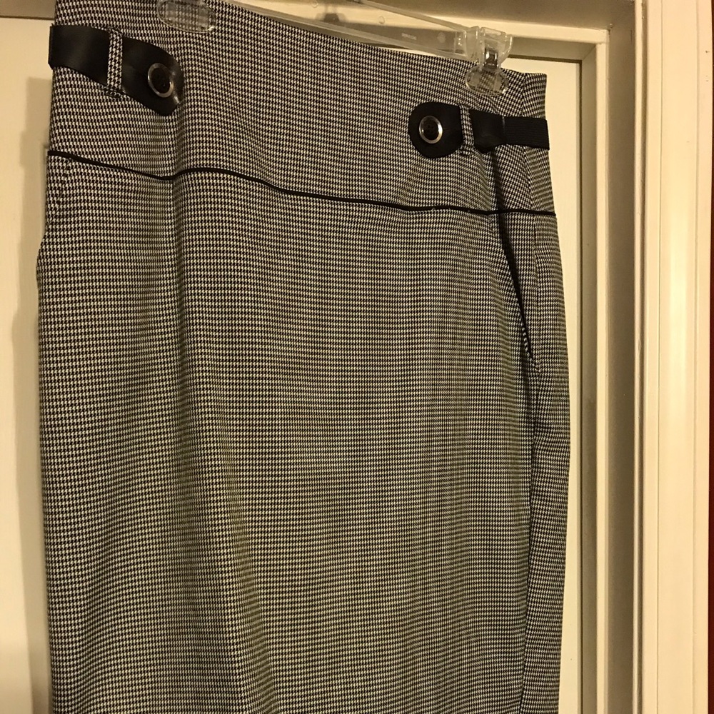 Houndstooth Pencil Skirt